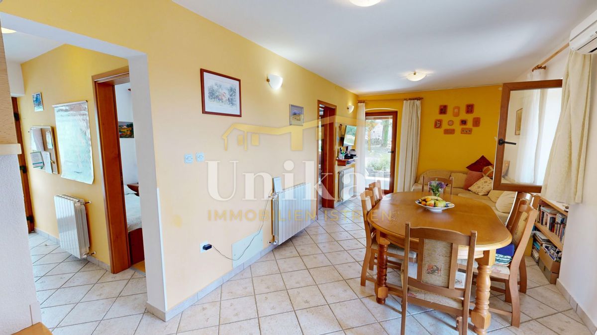 Casa in pietra ristrutturata con piscina